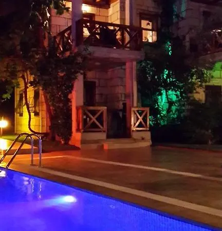 Borabora Otel 2*